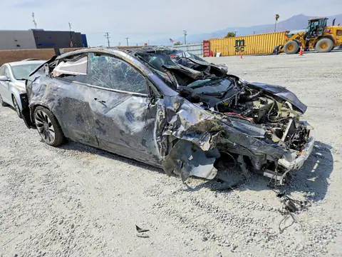 5YJYGDEF6MF272529 — 2021 Tesla Model Y, photo 4 from Copart 30.09.2026, Rollover