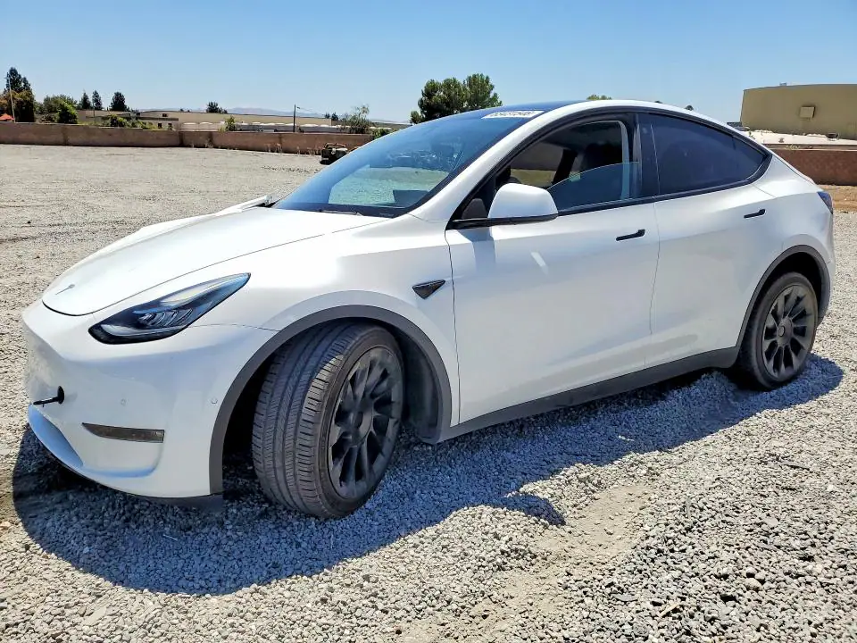5YJYGDEE5MF285621 Tesla Model Y 2021 — დაზიანება წინა ნაწილი, ფოტო შეკეთებამდე