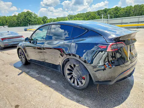 5YJYGDEFXMF301434 — 2021 Tesla Model Y, photo 2 from Copart 30.09.2026, Front end