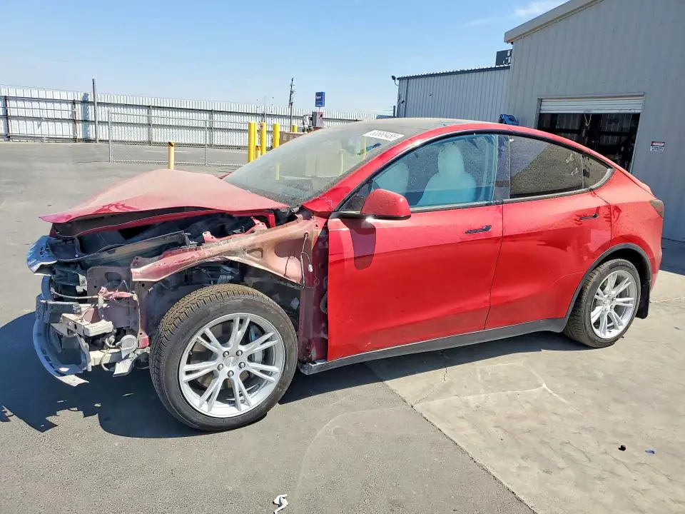 5YJYGDEE5MF298000 Tesla Model Y 2021 — Front end damage, before-repair photo