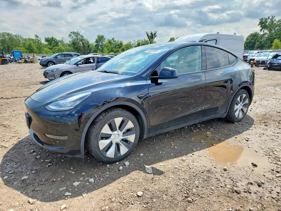 5YJYGDEE6MF064917 Tesla Model Y 2021 — Front end damage, before-repair photo