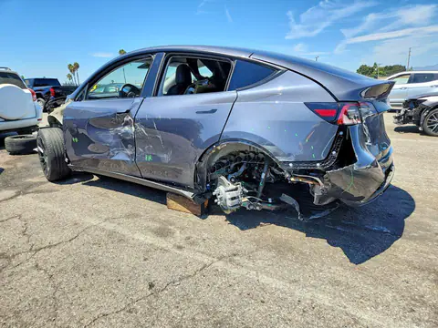 5YJYGDEE0MF149025 — 2021 Tesla Model Y, photo 2 from Copart 29.09.2026, Undercarriage damage