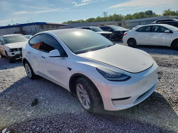 5YJYGDEE2MF138625 — 2021 Tesla Model Y, photo 4 from Copart 06.10.2026, Roof