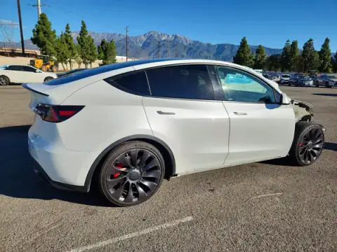 5YJYGDEF3MF240086 — 2021 Tesla Model Y, photo 3 from Copart 20.10.2026, Front end