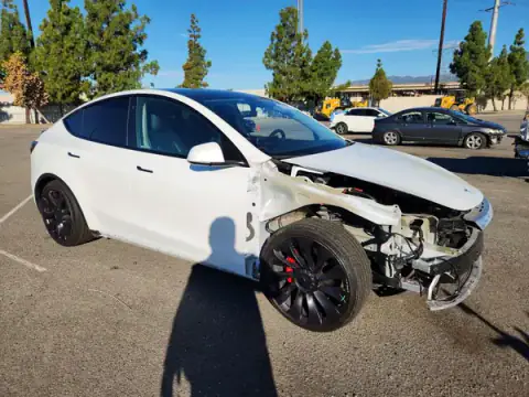 5YJYGDEF3MF240086 — 2021 Tesla Model Y, photo 4 from Copart 20.10.2026, Front end