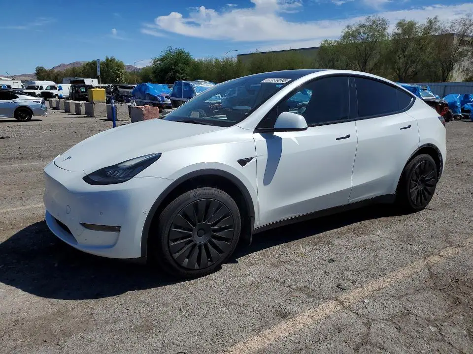 5YJYGAEE1MF286604 Tesla Model Y 2021 — Front end damage, before-repair photo