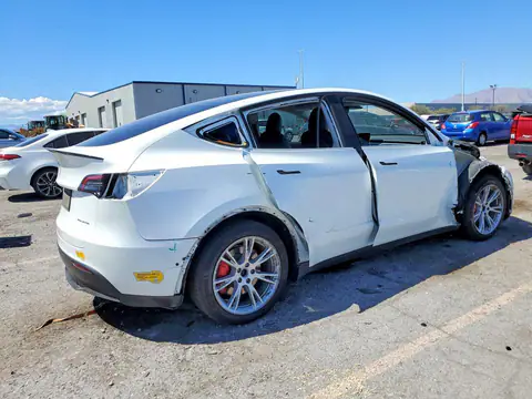 5YJYGAEE1MF286604 — 2021 Tesla Model Y, photo 3 from Copart 20.10.2026, Front end