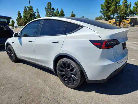 5YJYGDEE3MF098359 — 2021 Tesla Model Y, photo 2 from Copart 13.10.2026, Side