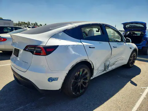 5YJYGDEE3MF098359 — 2021 Tesla Model Y, photo 3 from Copart 13.10.2026, Side