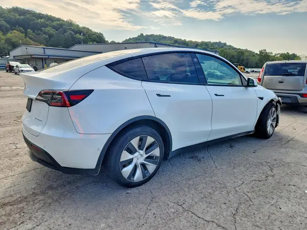 5YJYGDEE8MF255996 — 2021 Tesla Model Y, фото 3 с аукциона Copart, Передняя часть
