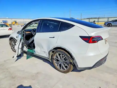 5YJYGDEE3MF082243 — 2021 Tesla Model Y, zdjęcie 2 z Copart, Bok