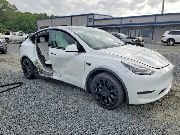 5YJYGDEE7MF093519 — 2021 Tesla Model Y, фото 4 з Copart 08.10.2026, Бокова частина