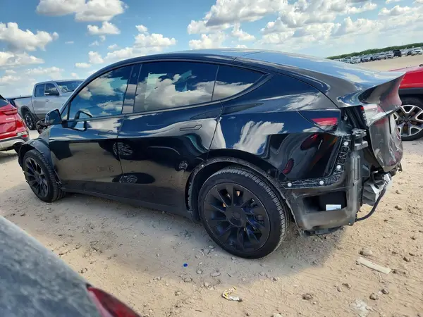 5YJYGDEE2MF265472 — 2021 Tesla Model Y, фото 2 с аукциона Copart 01.10.2026, Передняя часть