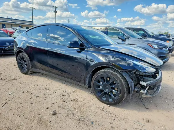 5YJYGDEE2MF265472 — 2021 Tesla Model Y, фото 4 с аукциона Copart 01.10.2026, Передняя часть