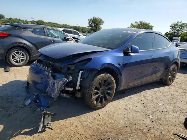 5YJYGDEE0MF129647 Tesla Model Y 2021 — Front end damage, before-repair photo