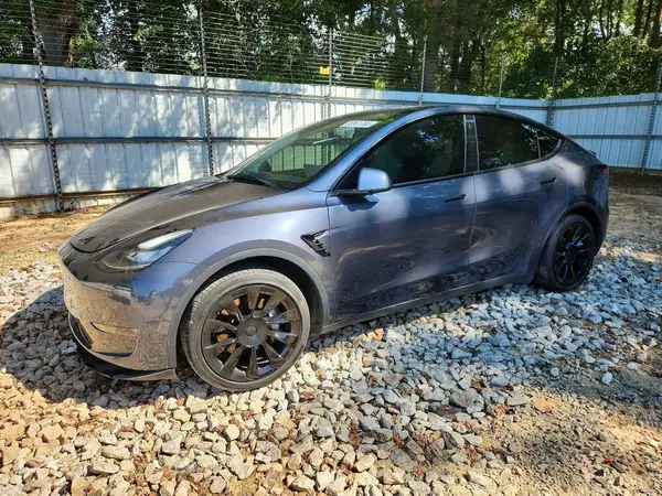 5YJYGDEE8MF263001 Tesla Model Y 2021 — Minor dents and scratches damage, before-repair photo