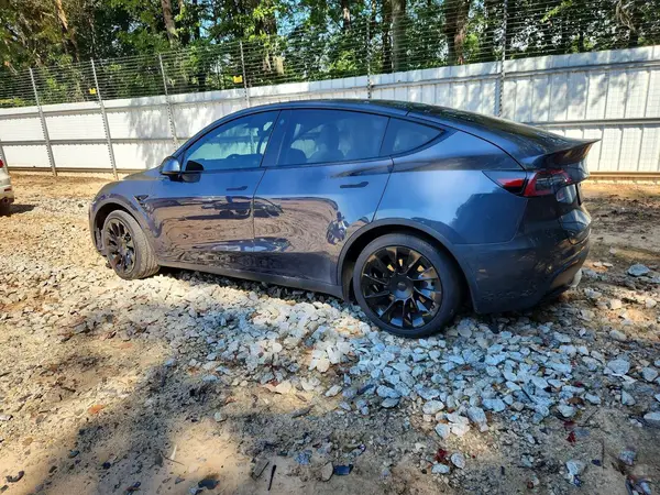 5YJYGDEE8MF263001 — 2021 Tesla Model Y, photo 2 from Copart, Minor dents and scratches
