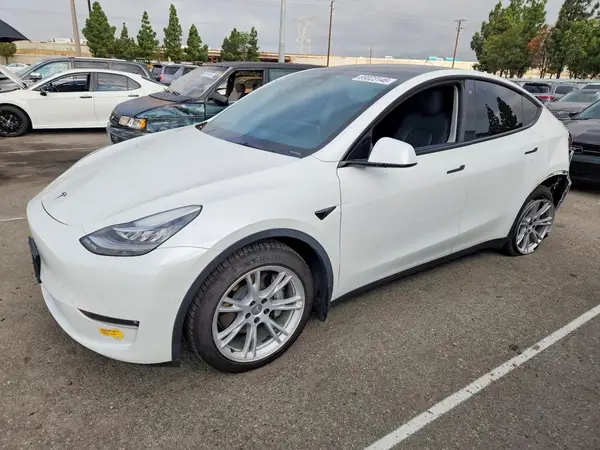 5YJYGAEE8MF300997 Tesla Model Y 2021 — Rear end damage, before-repair photo
