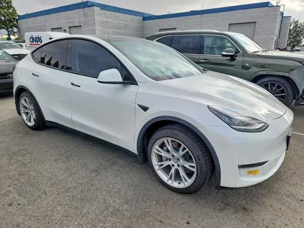 5YJYGAEE8MF300997 — 2021 Tesla Model Y, photo 4 from Copart, Rear end