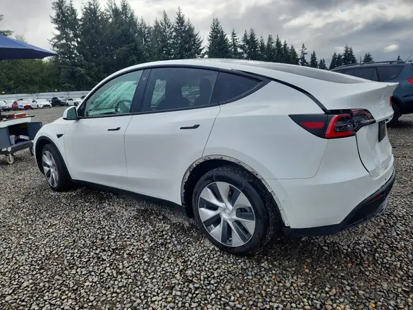5YJYGDEE6MF094287 — 2021 Tesla Model Y, photo 2 from Copart, Rear end