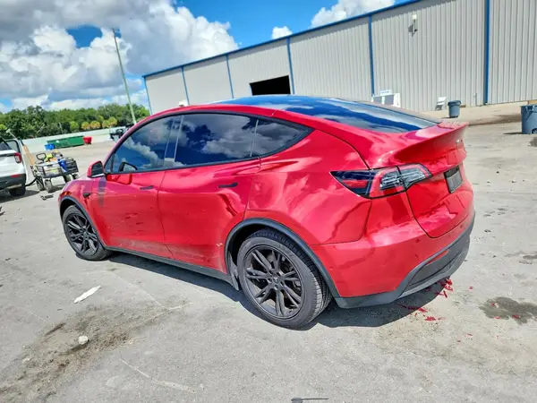 5YJYGDEE2MF294552 — 2021 Tesla Model Y, photo 2 from Copart, Minor dents and scratches