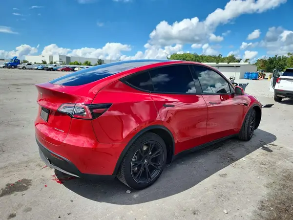 5YJYGDEE2MF294552 — 2021 Tesla Model Y, photo 3 from Copart, Minor dents and scratches