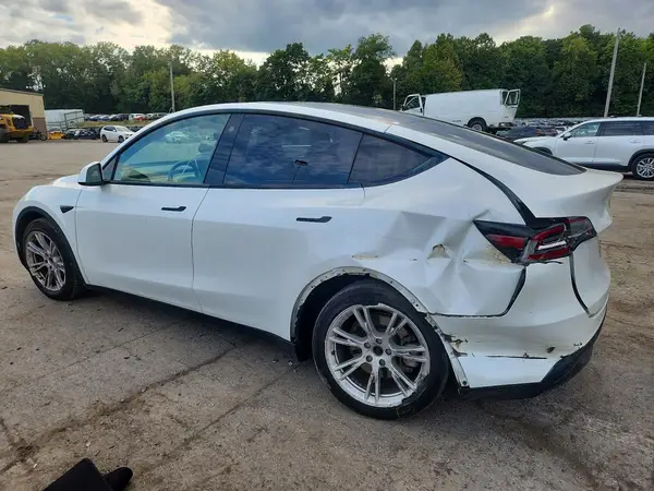 5YJYGDEE8MF180717 — 2021 Tesla Model Y, zdjęcie 2 z Copart, Tył