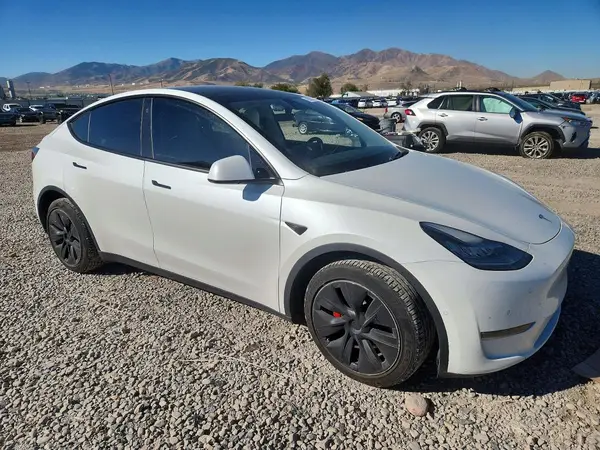 2021 TESLA MODEL Y VIN 5YJYGDEE9MF076057 фото 4