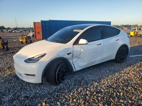 5YJYGDEE5MF173806 Tesla Model Y 2021 — Side damage, before-repair photo