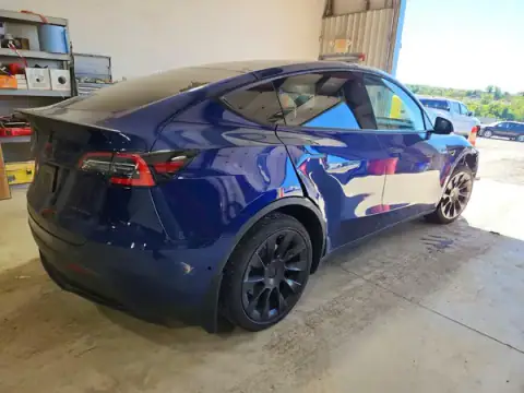 5YJYGAEE9MF141083 — 2021 Tesla Model Y, zdjęcie 3 z Copart 23.10.2026, Przód