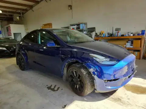 5YJYGAEE9MF141083 — 2021 Tesla Model Y, zdjęcie 4 z Copart 23.10.2026, Przód