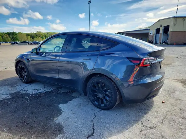 5YJYGAEE2MF112055 — 2021 Tesla Model Y, фото 2 с аукциона Copart, Повреждения снизу