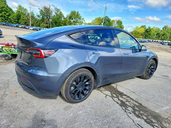 5YJYGAEE2MF112055 — 2021 Tesla Model Y, фото 3 с аукциона Copart, Повреждения снизу