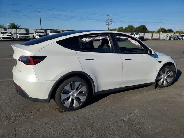 5YJYGDEE3MF145535 — 2021 Tesla Model Y, zdjęcie 3 z Copart 22.10.2026, Przód