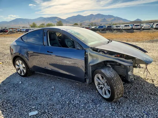5YJYGDEEXMF068274 — 2021 Tesla Model Y, photo 4 from Copart, Front end