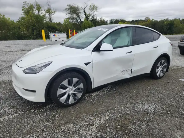 5YJYGDEE5MF064374 Tesla Model Y 2021 — Front end damage, before-repair photo