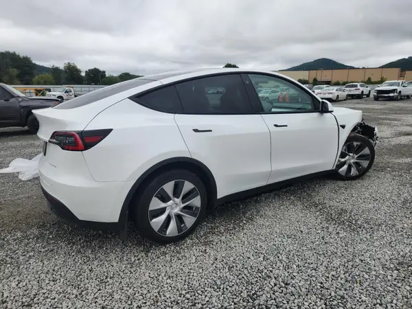 5YJYGDEE5MF064374 — 2021 Tesla Model Y, photo 3 from Copart, Front end