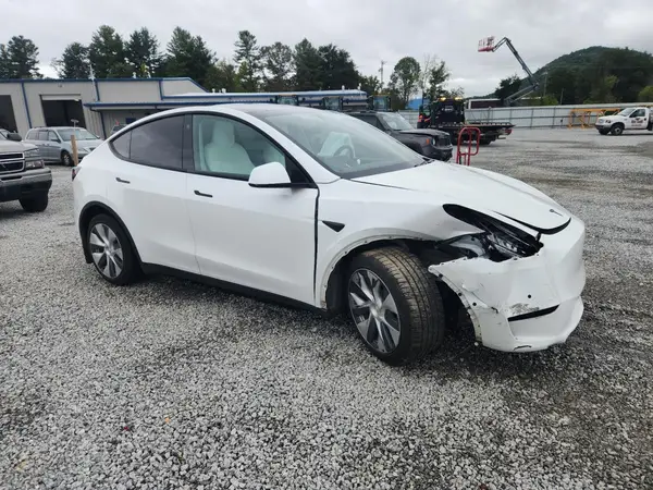 5YJYGDEE5MF064374 — 2021 Tesla Model Y, photo 4 from Copart, Front end