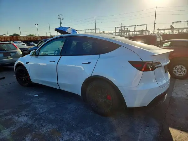 5YJYGDEF0MF124487 — 2021 Tesla Model Y, photo 2 from Copart, Vandalism