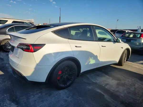 5YJYGDEF0MF124487 — 2021 Tesla Model Y, photo 3 from Copart, Vandalism