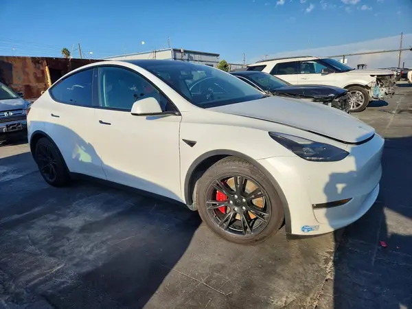 5YJYGDEF0MF124487 — 2021 Tesla Model Y, photo 4 from Copart, Vandalism