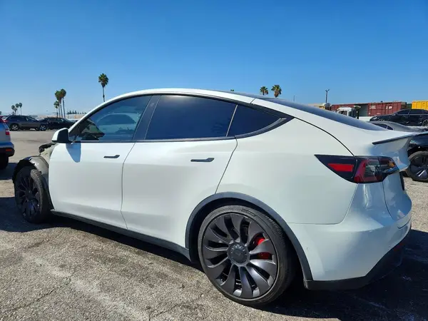 5YJYGDEF7MF211822 — 2021 Tesla Model Y, photo 2 from Copart, Front end