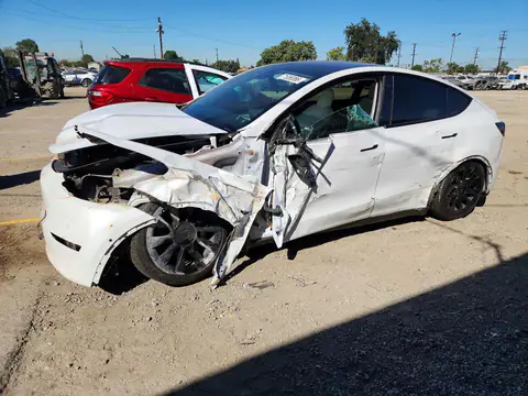 5YJYGAEE8MF158019 — 2021 Tesla Model Y, Przód (Front End), zdjęć przed naprawą