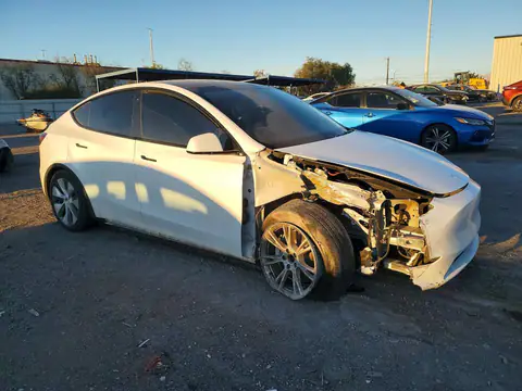 5YJYGDEE0MF174703 — 2021 Tesla Model Y, photo 4 from Copart 20.10.2026, Front end