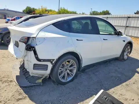7SAYGAEE2NF570361 — 2022 Tesla Model Y, zdjęcie 3 z Copart 22.09.2026, Tył