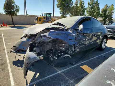 7SAYGDEE5NF371788 — 2022 Tesla Model Y, Daños en todo el vehículo (All Over), fotos antes de reparar