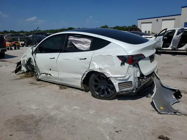 7SAYGAEE1NF329679 — 2022 Tesla Model Y, photo 2 from Copart 08.10.2026, All-over damage