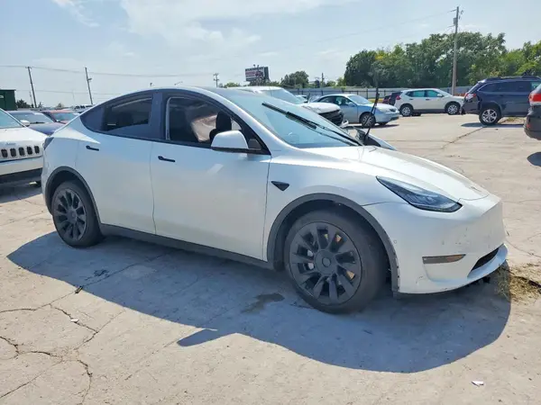 7SAYGAEE1NF329679 — 2022 Tesla Model Y, photo 4 from Copart 08.10.2026, All-over damage