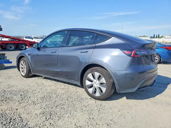 7SAYGDEE3NF328504 — 2022 Tesla Model Y, фото 2 с аукциона Copart 29.09.2026, Пожар