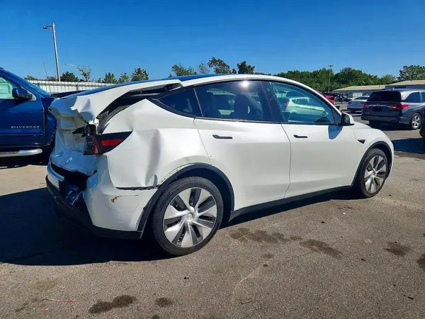 7SAYGDEE9NF310945 — 2022 Tesla Model Y, фото 3 с аукциона Copart, Задняя часть
